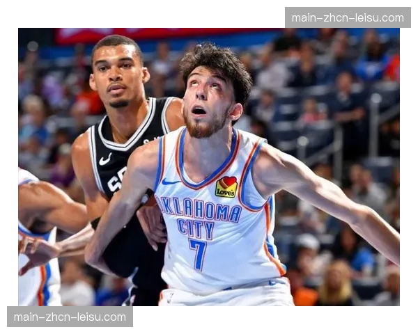 关键防守回合，霍姆格伦连续封盖对手两次上篮，点燃主场