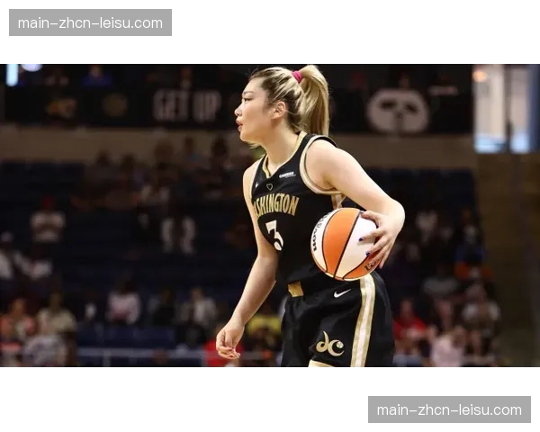 WNBA选秀橙色地毯时尚秀，新秀们展示个性穿搭风格